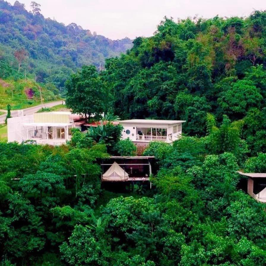 Hotel Tanoshi Glamping In Khao Sok Khao Sok National Park Zewnętrze zdjęcie